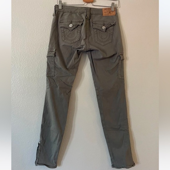True Religion Women's Skinny Cargo Pants Size 26 Dark Olive Pockets Zipper Hem - Picture 4 of 11
